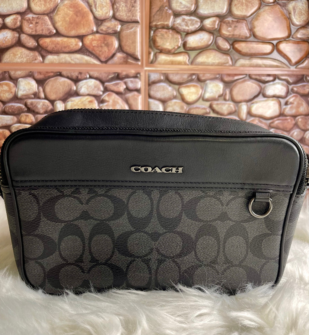 Pre-owned Authentic  Coach crossbody messenger