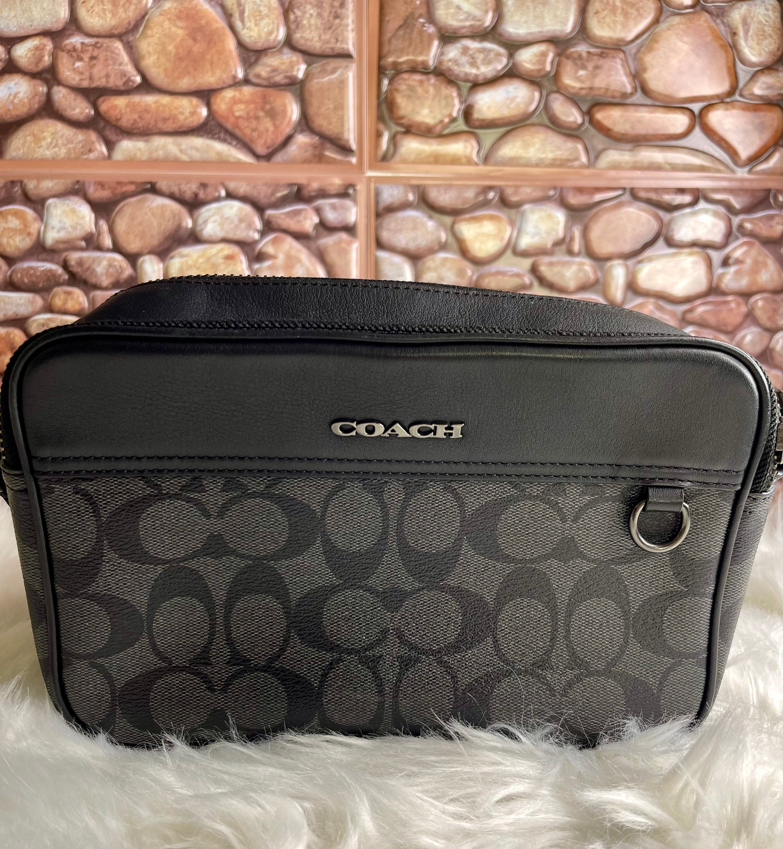 Pre-owned Authentic  Coach crossbody messenger