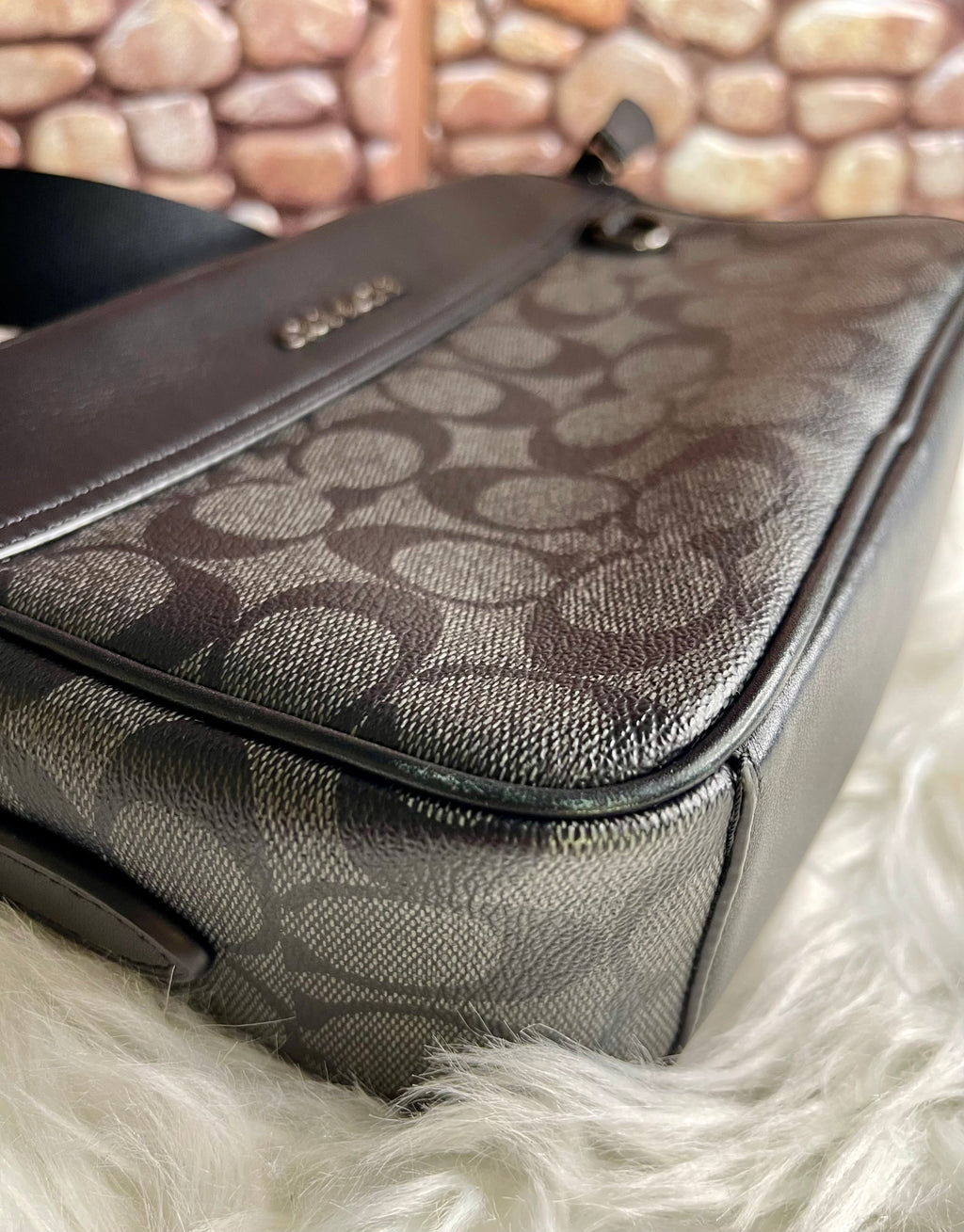 Pre-owned Authentic  Coach crossbody messenger