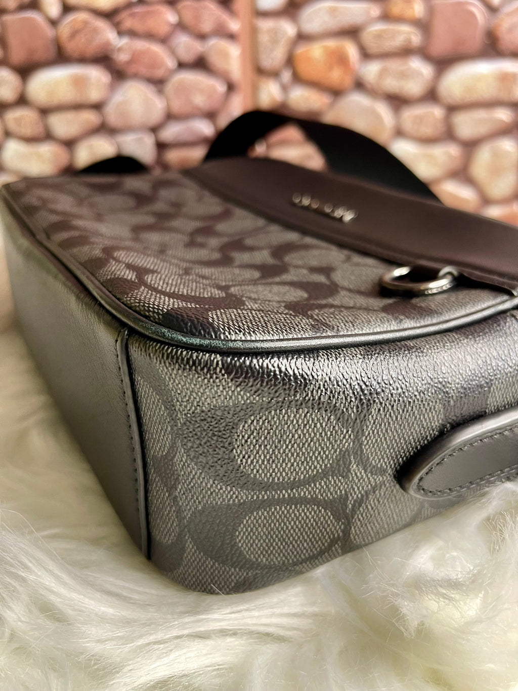 Pre-owned Authentic  Coach crossbody messenger