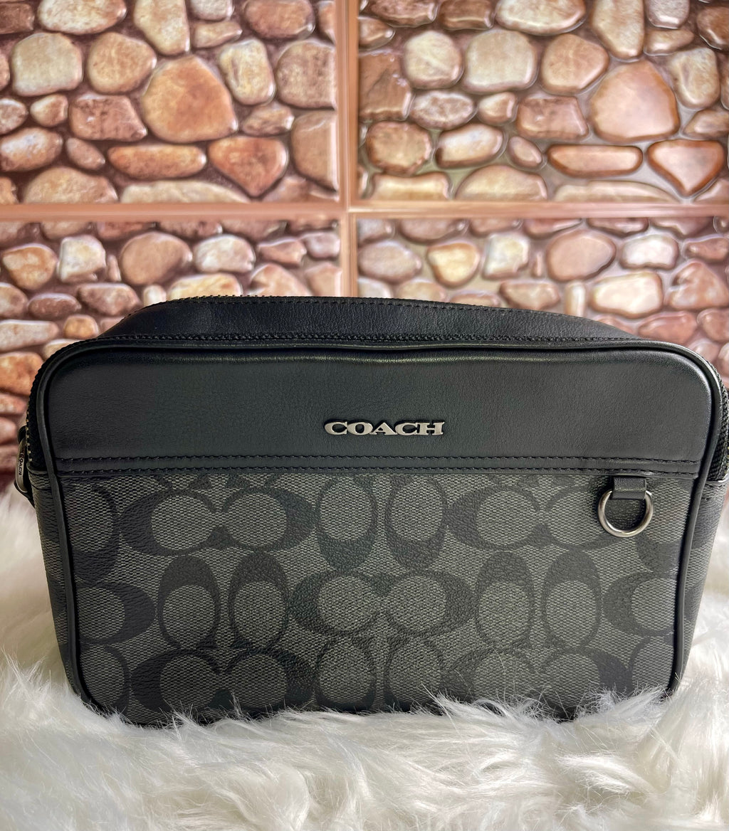 Pre-owned Authentic  Coach crossbody messenger