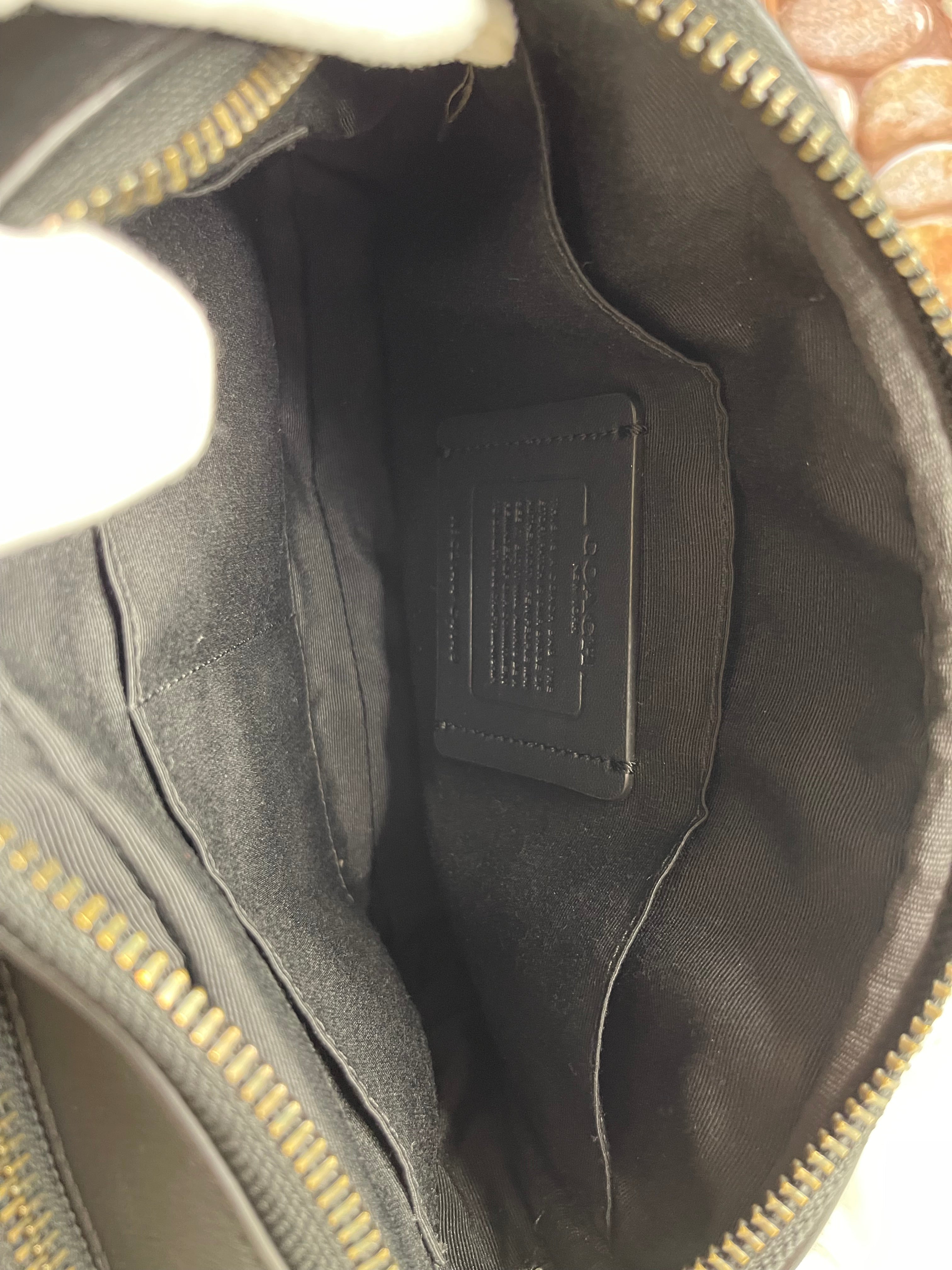 Pre-owned Authentic  Coach crossbody messenger